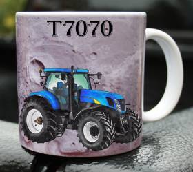 12651-hrnek-traktor-new-holland-t7070.jpg
