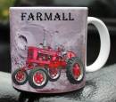 12647-hrnek-traktor-mccormick-farmall.jpg